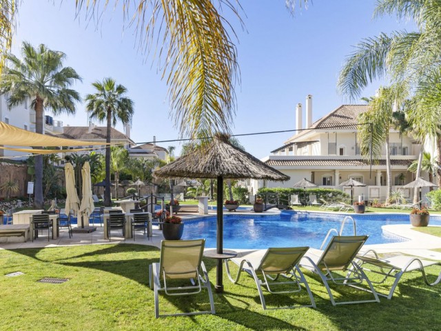 2 Bedrooms Apartment in Nueva Andalucía