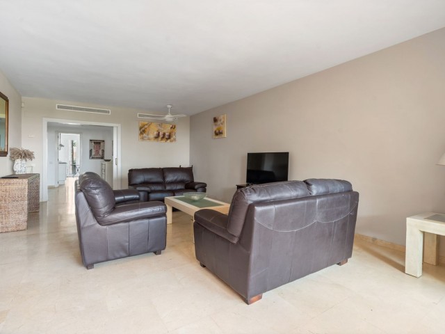 Apartamento con 3 Dormitorios  en La Duquesa