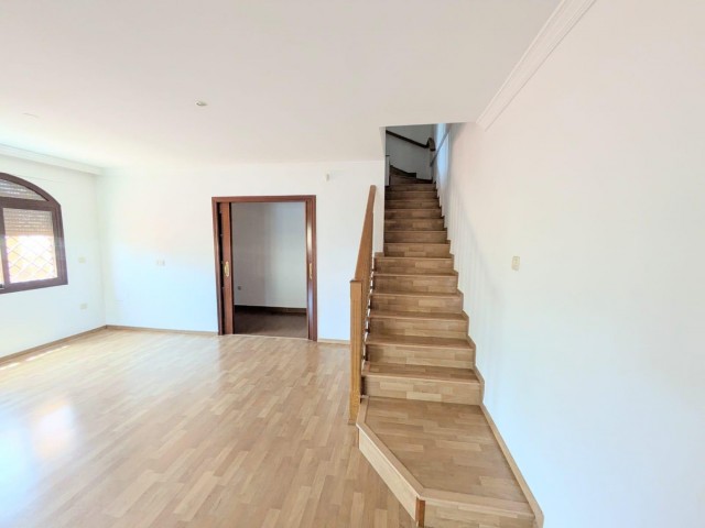 4 Bedrooms Villa in Benalmadena