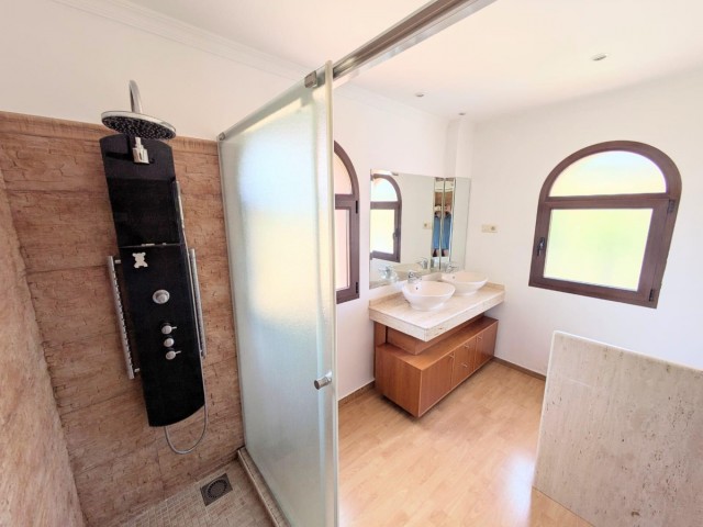 4 Bedrooms Villa in Benalmadena