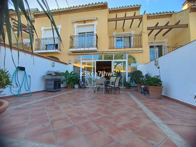 5 Slaapkamer Rijtjeshuis in Estepona