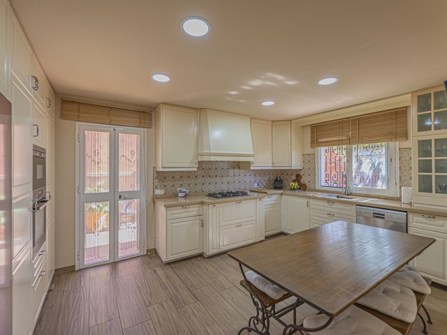 Villa con 4 Dormitorios  en Marbella