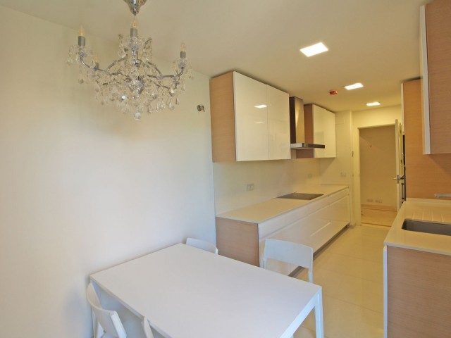 Kattohuoneisto Guadalmina Baja