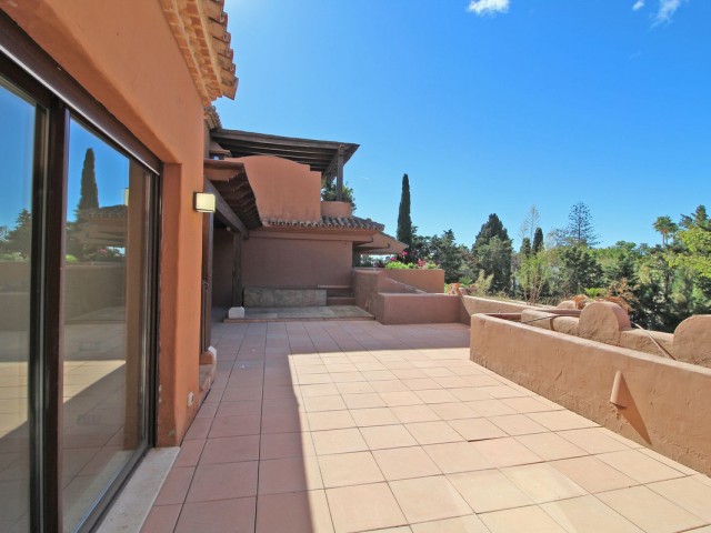 Kattohuoneisto Guadalmina Baja