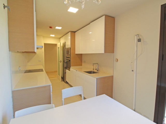 Kattohuoneisto Guadalmina Baja