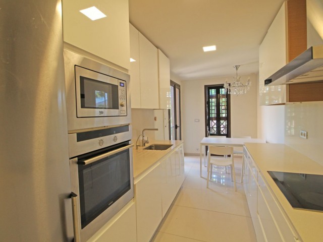 Kattohuoneisto Guadalmina Baja