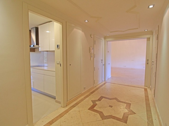 Kattohuoneisto Guadalmina Baja