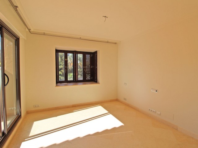 Kattohuoneisto Guadalmina Baja