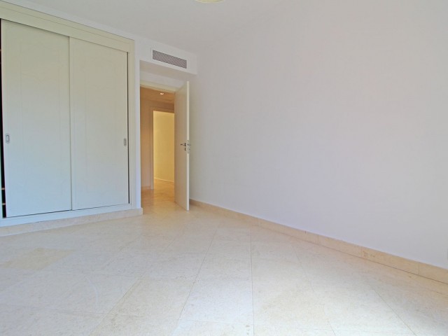 Kattohuoneisto Guadalmina Baja