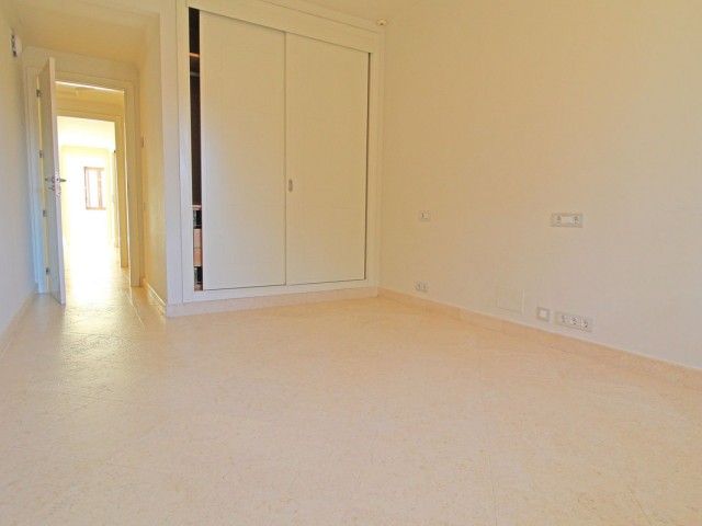 Kattohuoneisto Guadalmina Baja