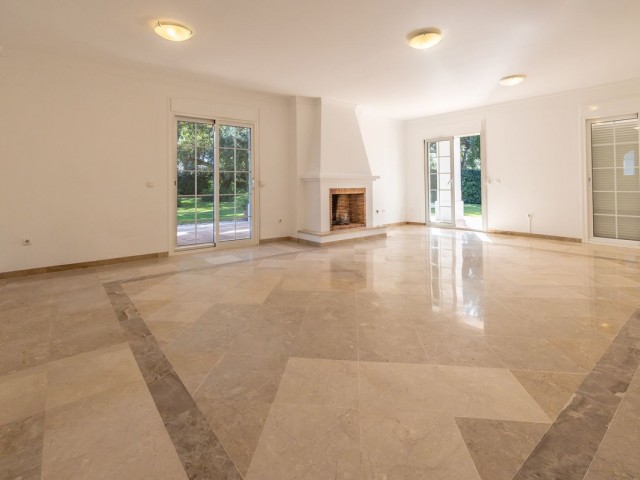 4 Bedrooms Villa in Sotogrande