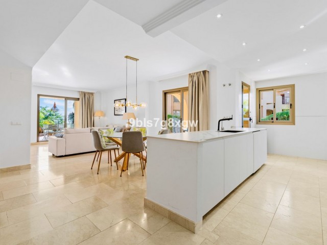 3 Bedrooms Apartment in Benahavís