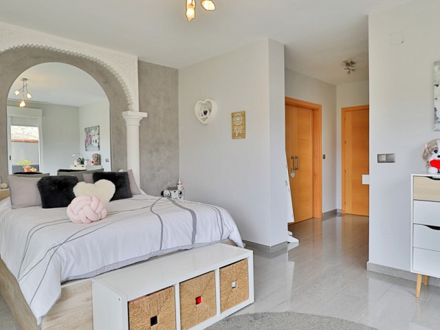 4 Bedrooms Villa in Alfarnate