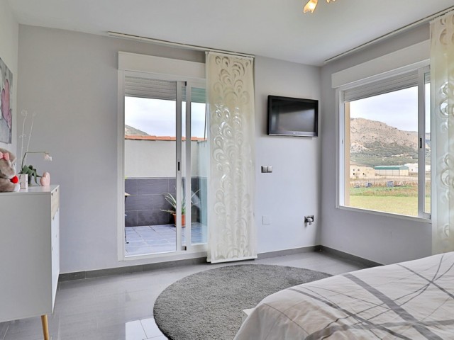 4 Bedrooms Villa in Alfarnate