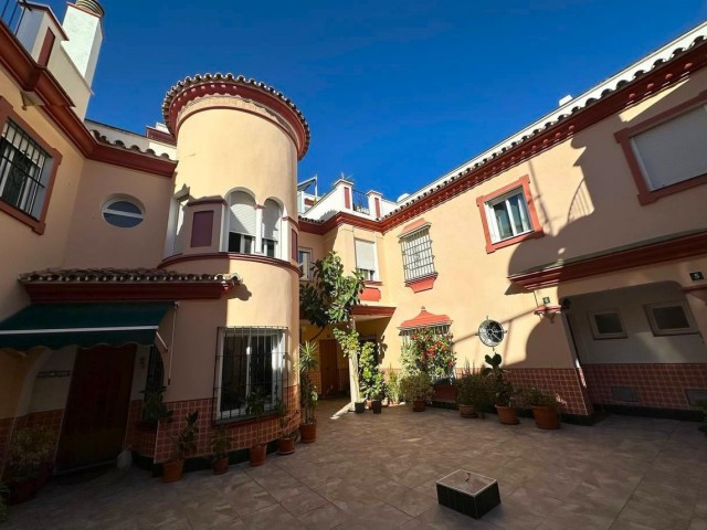 Maison mitoyenne avec 3 Chambres  à Estepona