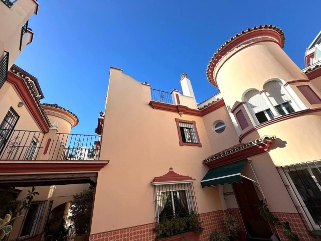 Maison mitoyenne avec 3 Chambres  à Estepona