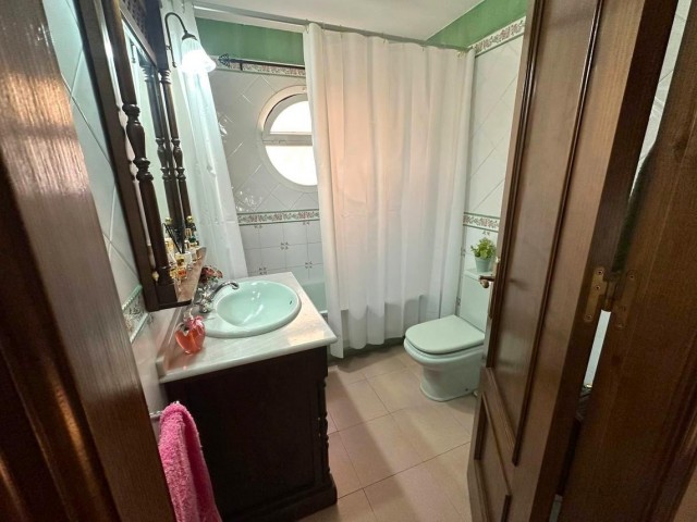 Maison mitoyenne avec 3 Chambres  à Estepona