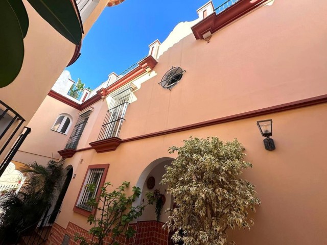Maison mitoyenne avec 3 Chambres  à Estepona