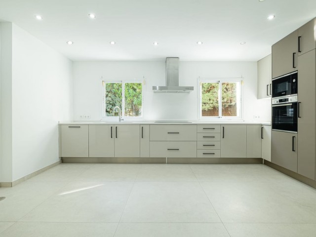 4 Bedrooms Villa in Estepona