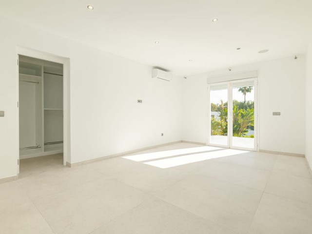 4 Bedrooms Villa in Estepona