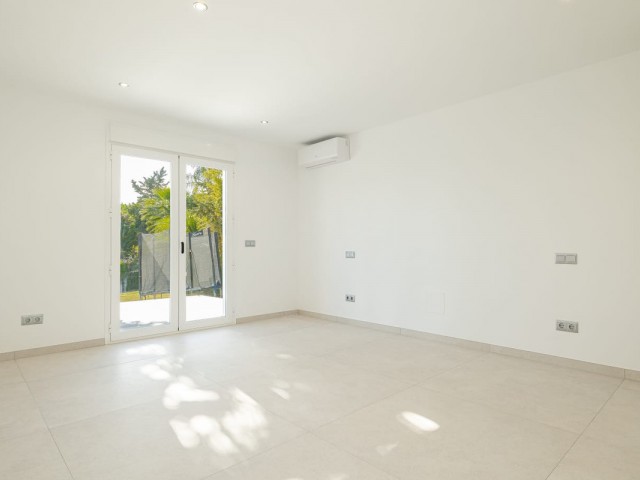 4 Bedrooms Villa in Estepona