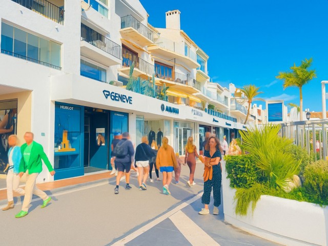 2 Bedrooms Apartment in Puerto Banús