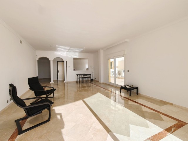 Apartamento con 3 Dormitorios  en San Roque Club