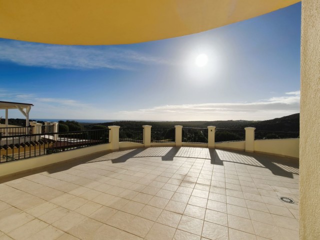 Apartamento con 3 Dormitorios  en San Roque Club