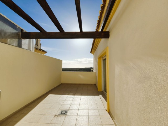 Apartamento con 3 Dormitorios  en San Roque Club