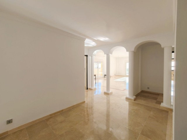 Apartamento con 3 Dormitorios  en San Roque Club