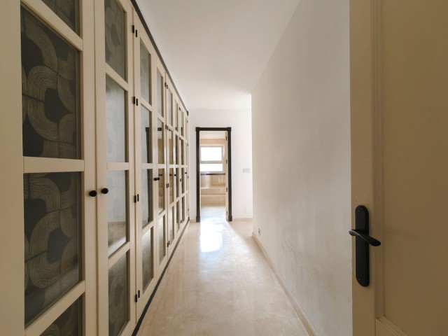 Apartamento con 3 Dormitorios  en San Roque Club