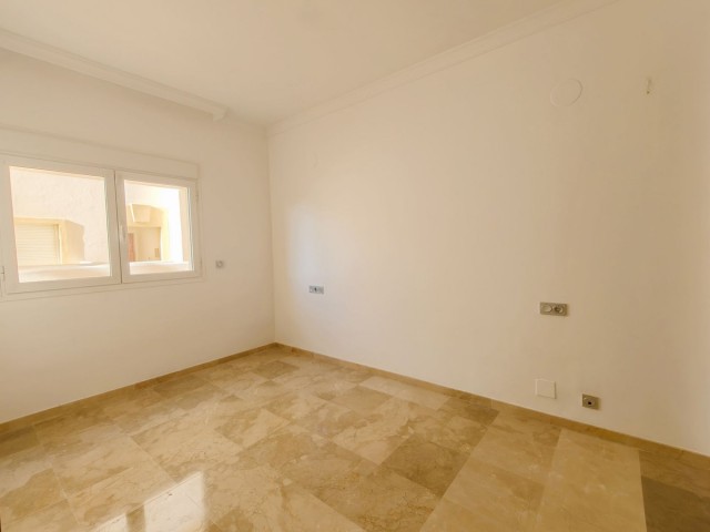 Apartamento con 3 Dormitorios  en San Roque Club