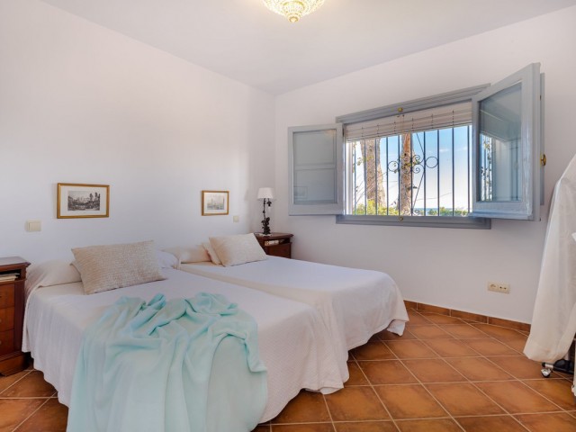 4 Bedrooms Villa in Estepona