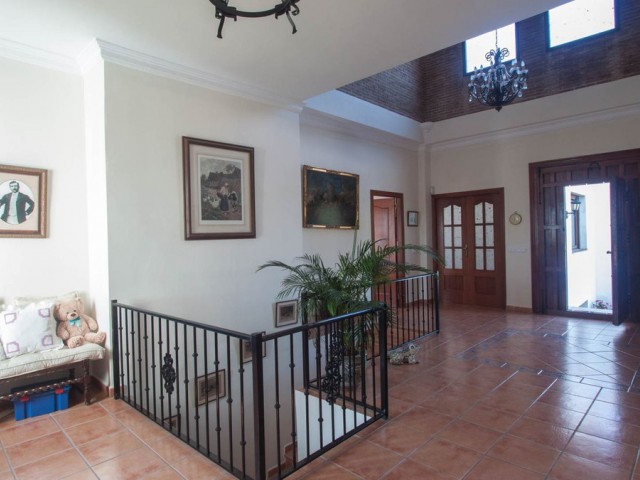 3 Bedrooms Villa in Estepona