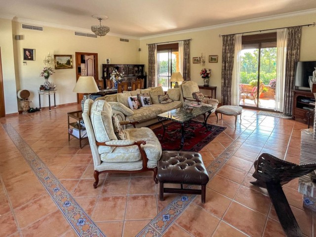 3 Bedrooms Villa in Estepona