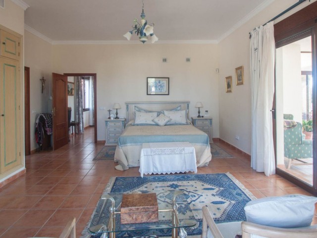 3 Bedrooms Villa in Estepona