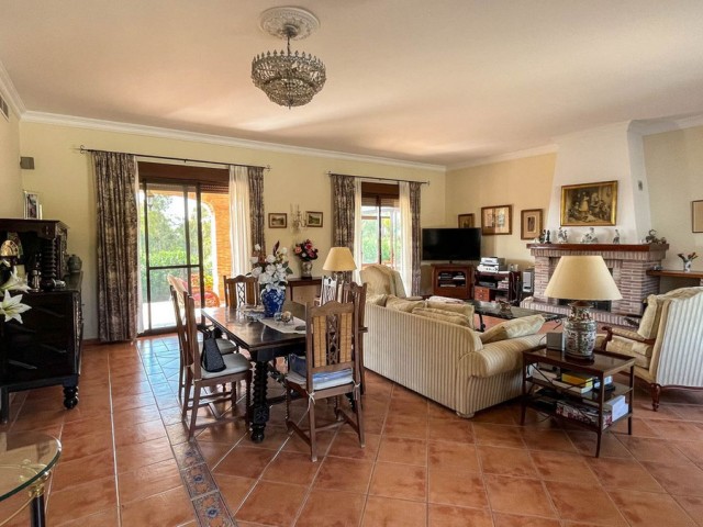 3 Bedrooms Villa in Estepona