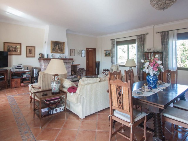 3 Bedrooms Villa in Estepona