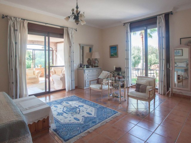 3 Bedrooms Villa in Estepona