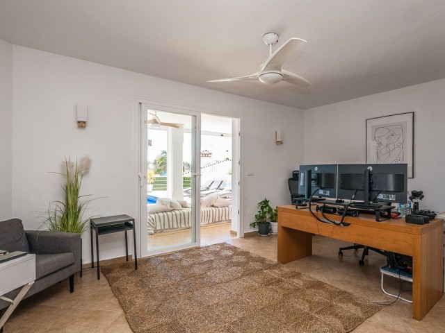 6 Bedrooms Villa in Estepona