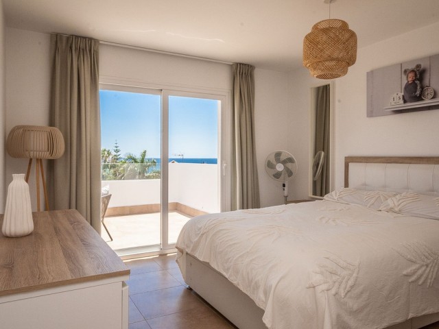 6 Bedrooms Villa in Estepona