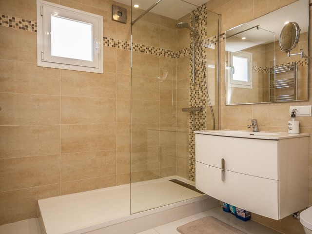 6 Bedrooms Villa in Estepona