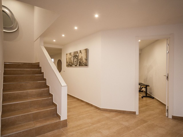 6 Bedrooms Villa in Estepona