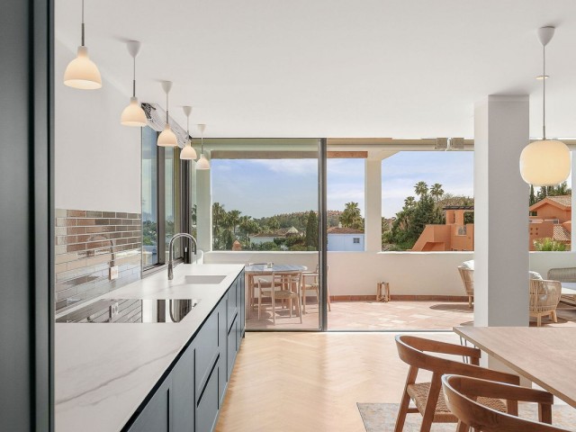 2 Bedrooms Apartment in Nueva Andalucía