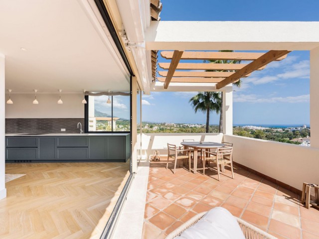 2 Bedrooms Apartment in Nueva Andalucía