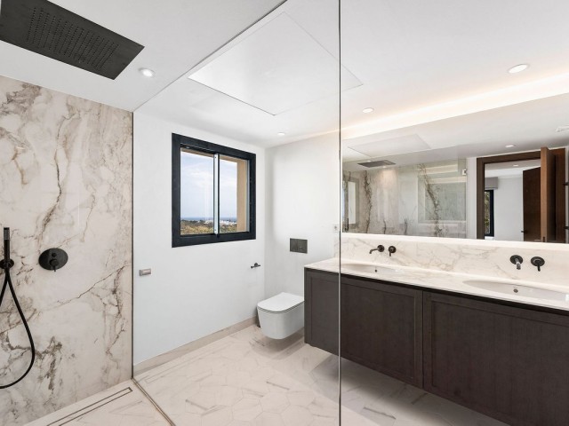 2 Bedrooms Apartment in Nueva Andalucía