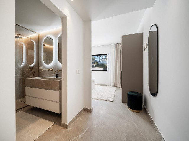 4 Soveroms Rekkehus i Nueva Andalucía