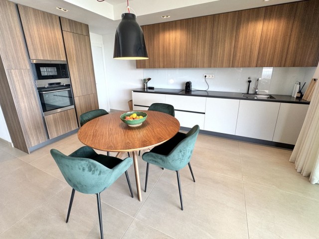 Apartamento con 3 Dormitorios  en Carvajal
