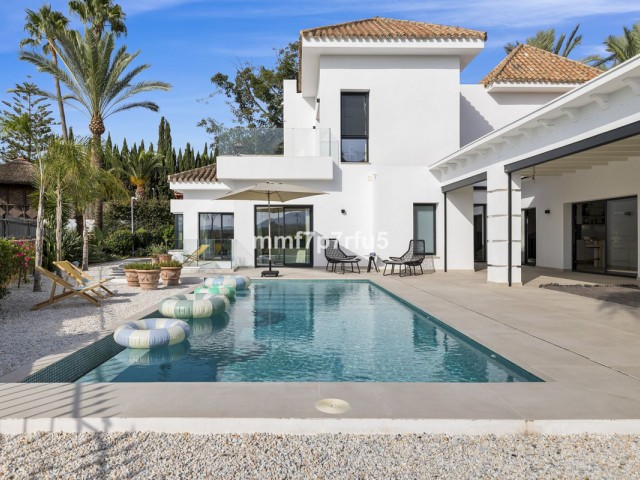 4 Bedrooms Villa in Marbella