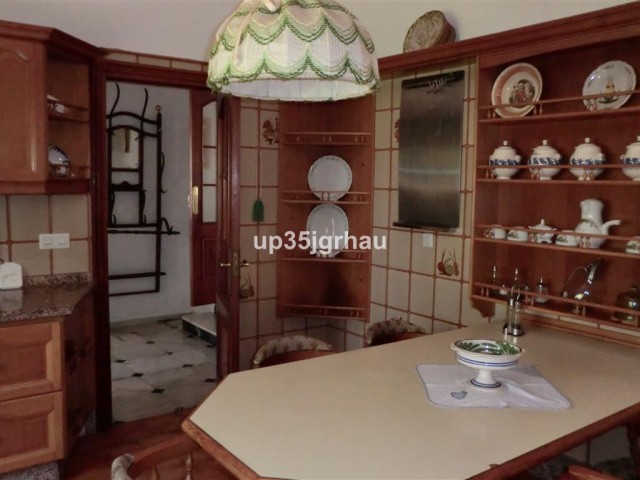 5 Bedrooms Villa in Estepona